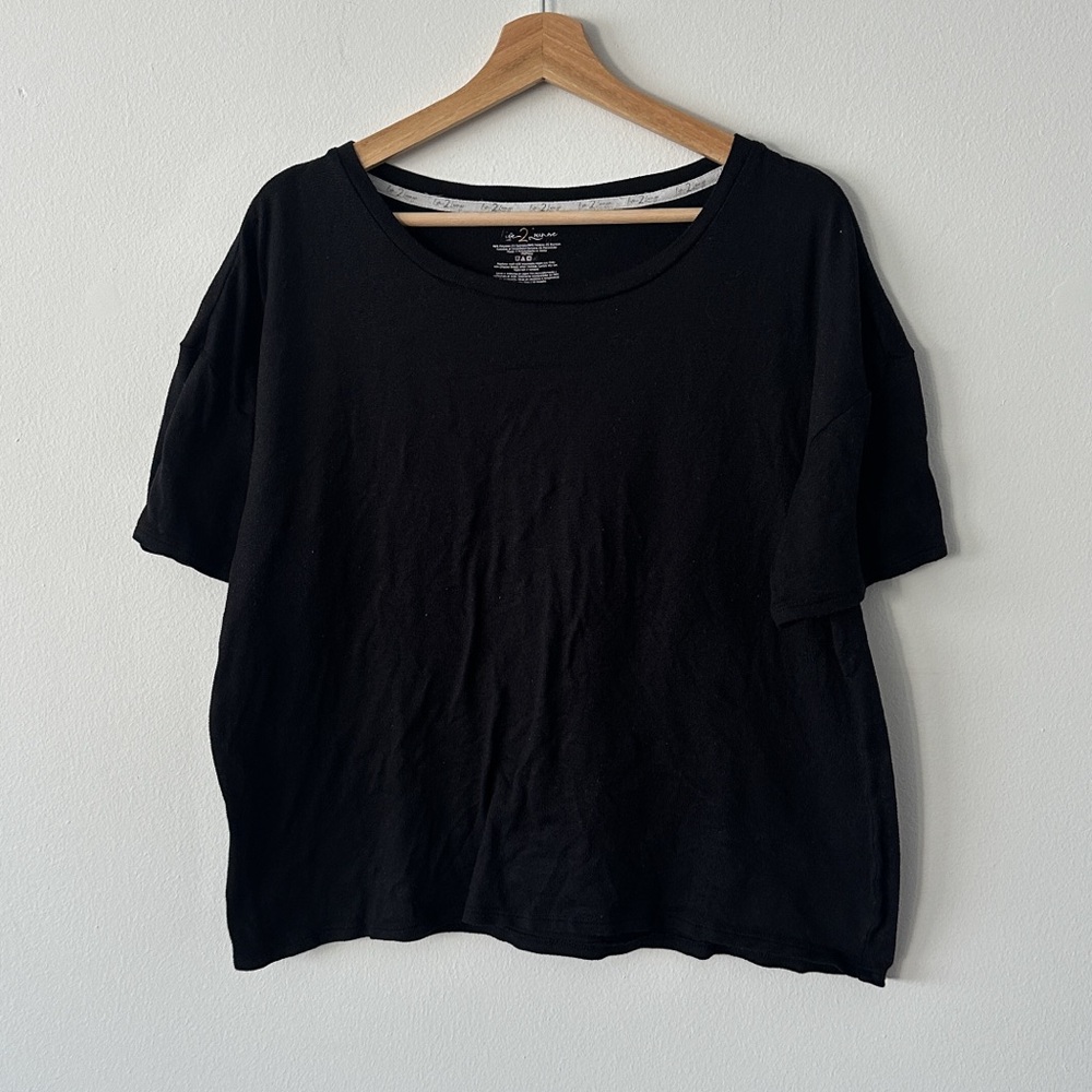 Live 2 Lounge Black Comfy T-Shirt Size Large Slightly Cropped